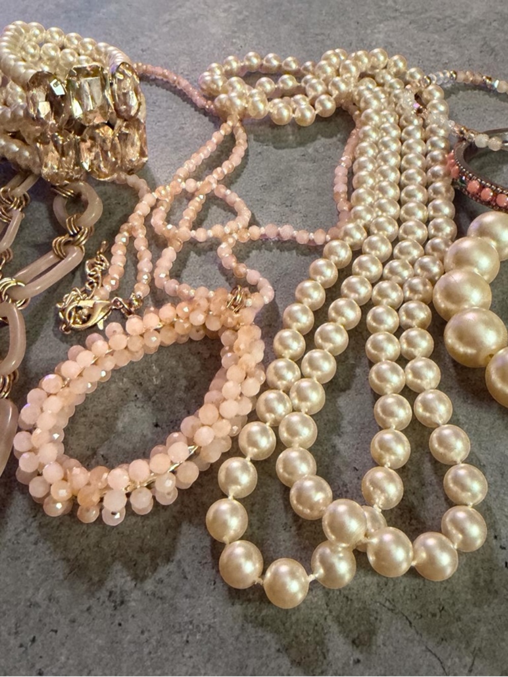 Elegant Pearl and Blush Beaded Necklace Set - Picture 8 of 10
